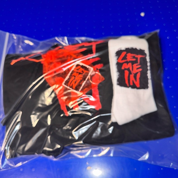 Bray Wyatt Hoodie and keychain and socks - Picture 8 of 10